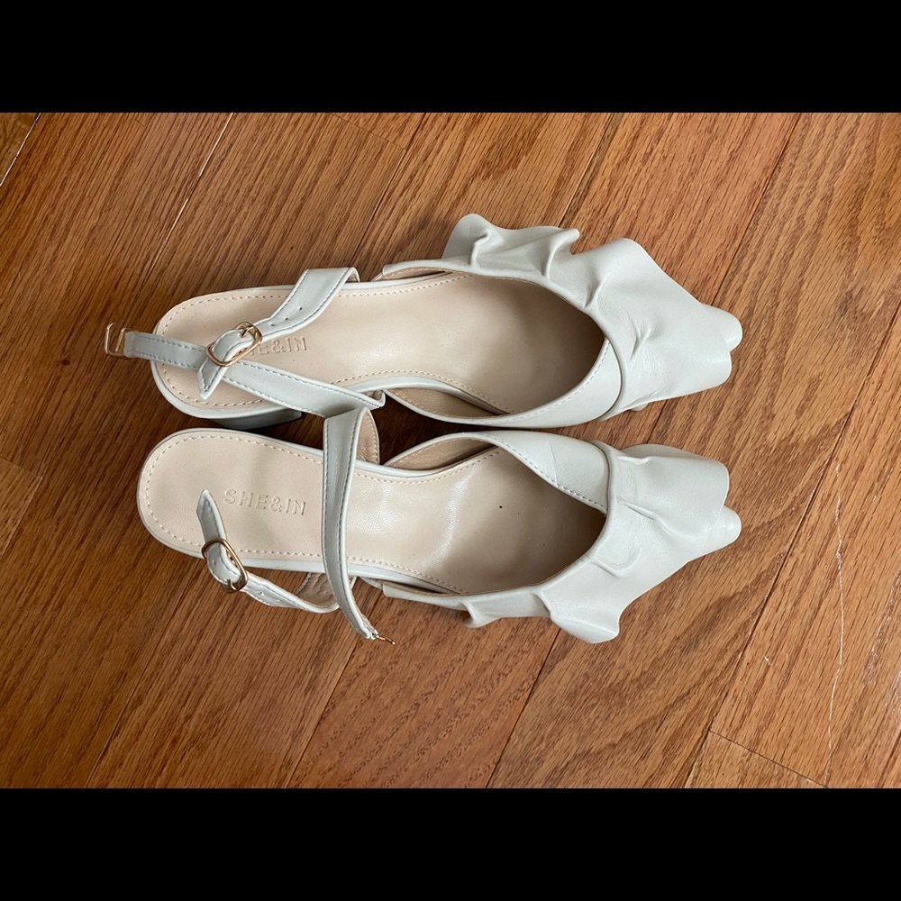 NEVER WORN Short Heel Loafer